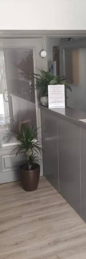 Hostal Cruce，位于维拉弗兰卡·德尔·比尔的酒店
