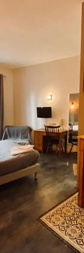 Hotel Le Midi Clermont-Cournon，位于奥弗涅库尔农的酒店
