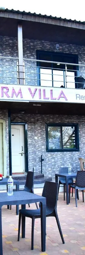 DV INNS FARMVILLA - Besides Strawberry Farms，位于马哈巴莱斯赫瓦尔的酒店