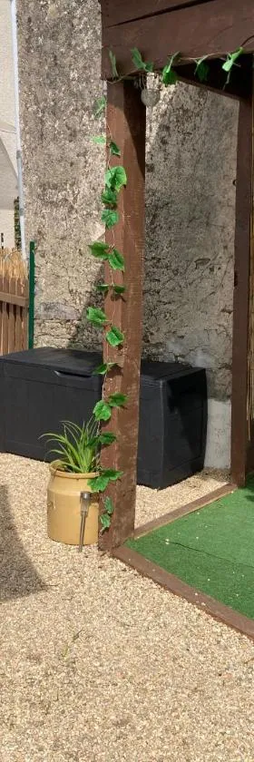 La Maison Bleue，位于Préveranges的酒店