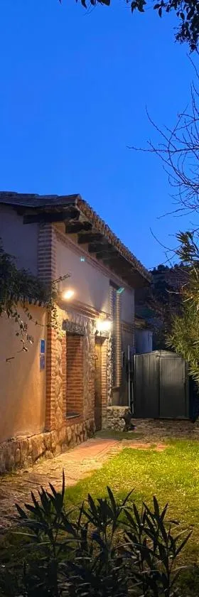 Casa rural De Añil - Jardín privado，位于Velliza的酒店