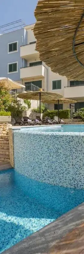 Apartment Relax Villa Salena，位于斯拉汀的酒店