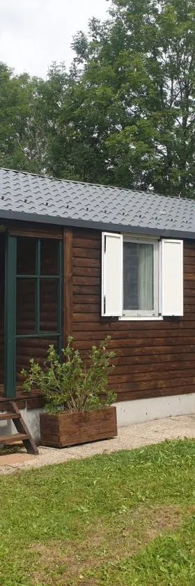 les chalets de l'essentiel，位于Lacaze的酒店