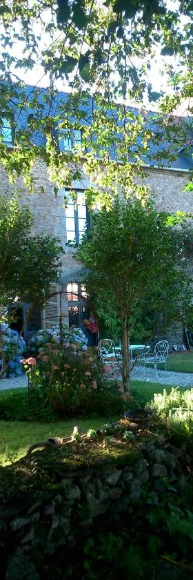 La Demeure du Collectionneur，位于Quintin的酒店