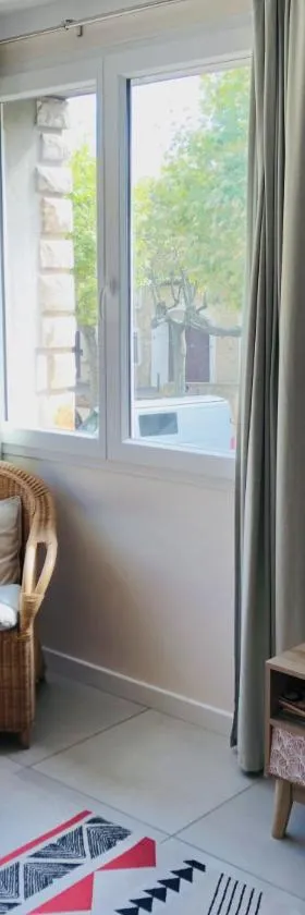 L'esplanade, appartement en centre-ville au calme，位于Puisserguier的酒店