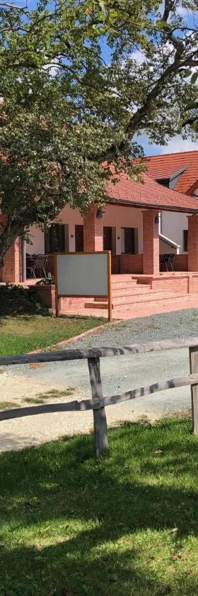 Tündérkert Panzió Őrség，位于Viszák的酒店
