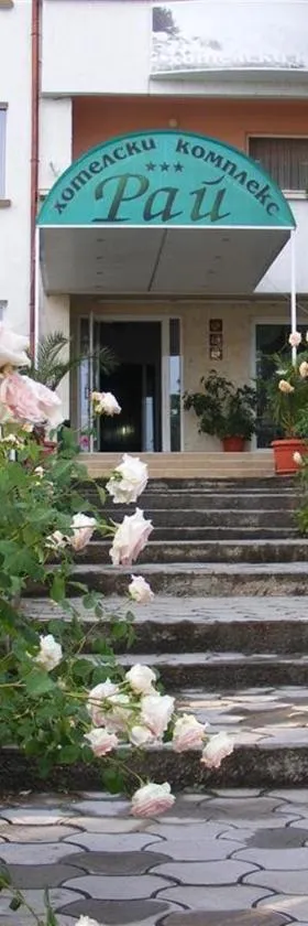 Paradise Hotel，位于Madzharovo的酒店