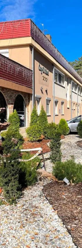Öreg-tó Hotel és Rendezvénytér，位于塔塔的酒店