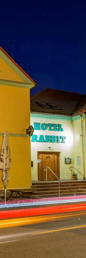 兔酒店，位于Trhový Štěpánov的酒店