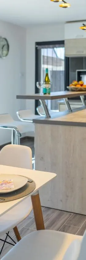 Casa Blanca Apartman，位于鲍洛通费尼韦什的酒店