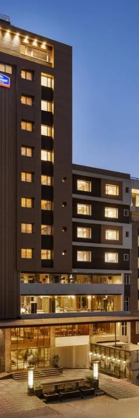Howard Johnson by Wyndham Udaipur Roop Nagar，位于乌代浦的酒店