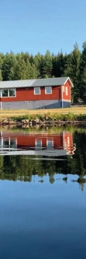 Lakeview Houses Sweden - Red House，位于Svärdsjö的酒店