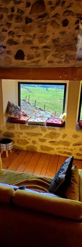 La Grange Aux Frênes -Gîte 6 Personnes- Tranquillité, Nature et Confort，位于Le Vaulmier的酒店