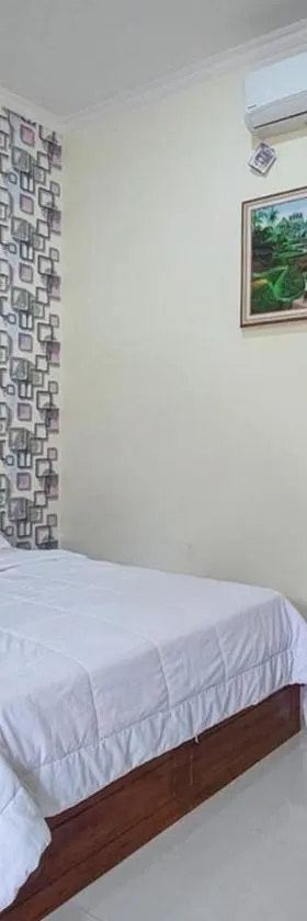 RedDoorz at Tanakatto Homestay Waikabubak，位于怀卡布巴克的酒店