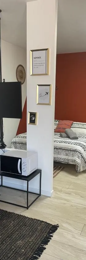 Studio Cosy tt confort proche aéroport，位于科隆别索尼约的酒店