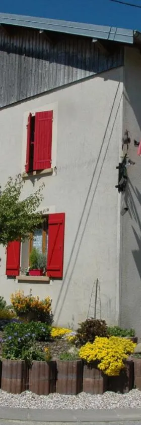 Chambres D'Hôtes Vosges Chez Sylvia Et Luiggi，位于Pierrepont的酒店