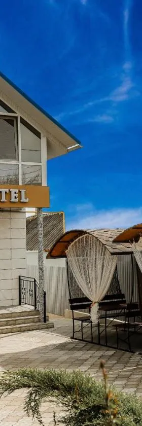 Hotel Konus，位于Făleşti的酒店