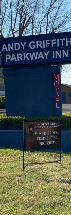 Andy Griffith Parkway Inn，位于芒特艾里的酒店