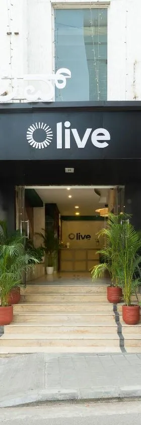 Olive Zip Rest House Road by Embassy Group，位于班加罗尔的酒店