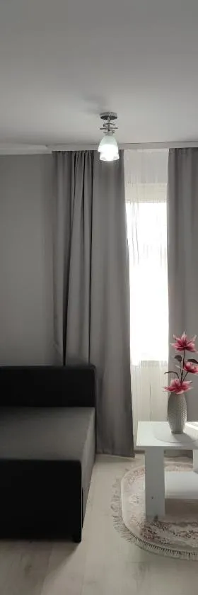 Flora Apartment，位于Surčin的酒店