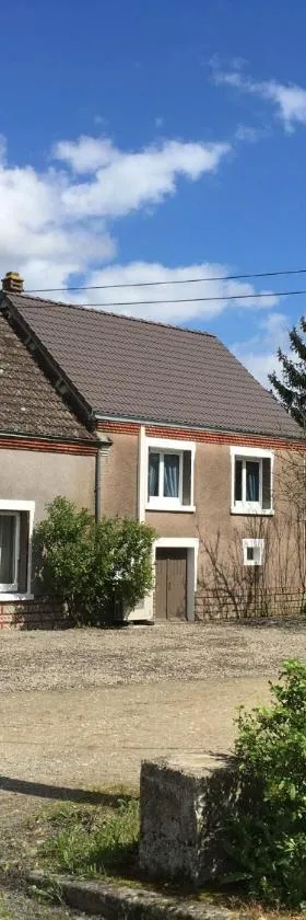 Maison de campagne calme avec jardin, proche du Zoo de Beauval et châteaux de la Loire - FR-1-591-84，位于Poulaines的酒店