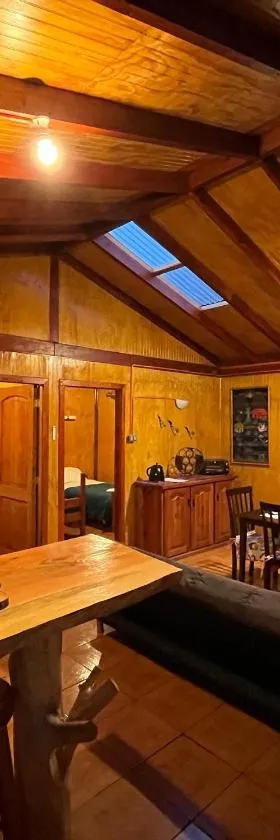 Cabaña Antu-Meli, Liquiñe，位于Liquiñe的酒店