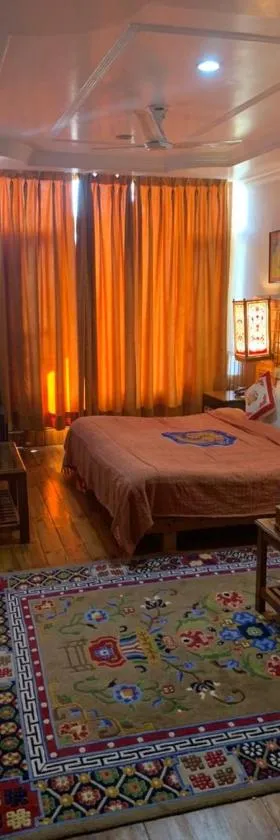 Auspiscious Him View Hotel，位于麦罗肯机的酒店