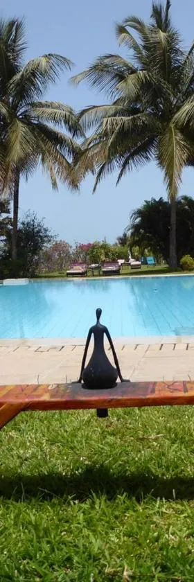 Leo's Beach Hotel - Adults Only，位于Brufut的酒店