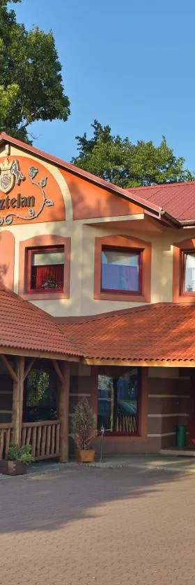 Restauracja Zajazd Kasztelan，位于克罗斯诺的酒店