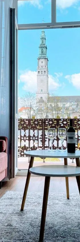 Biały Kruk Apartamenty vis-a-vis Jasnej Góry，位于琴斯托霍瓦的酒店