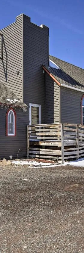 Renovated Historic Church Along Namekagon River!，位于Seeley的酒店