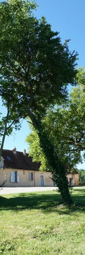 Chambres d'hôtes du Bistrot des écuries，位于Cour-Maugis-sur-Huisne的酒店