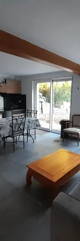 Appartement sur jardin au calme à Pernes 1 chambre，位于Pernes的酒店