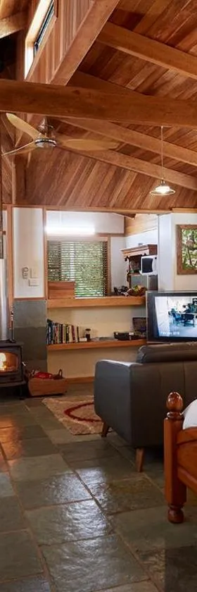 沙尔林恩河畔山林小屋，位于Malanda的酒店