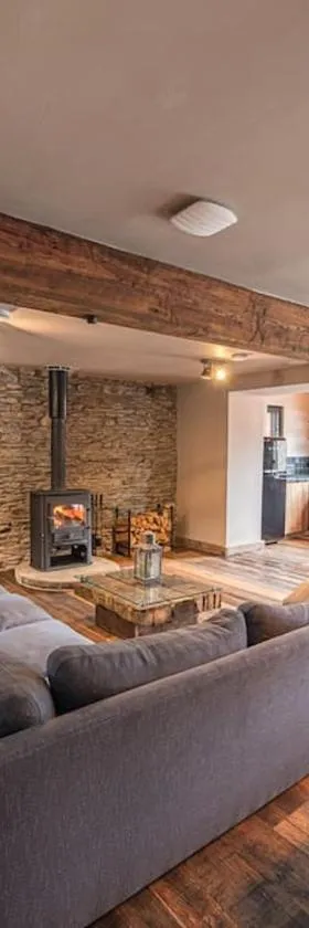 Quirky Retreats - The Barn，位于斯泰夫利的酒店