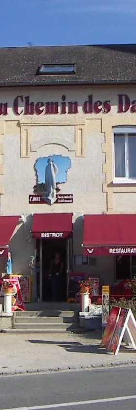 Logis Hôtel & Restaurant du Chemin des Dames，位于Corbeny的酒店