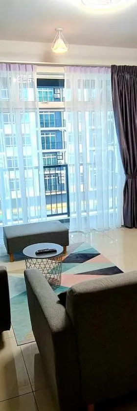 J&J Vacation Home@Novo8 Residence，位于Kampong Tambak的酒店