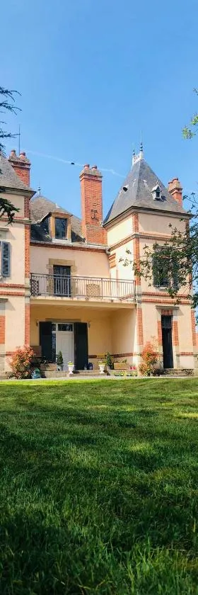 Château Ségot，位于Neuilly-le-Réal的酒店