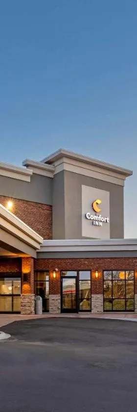 Comfort Inn Detroit - Troy，位于克劳森的酒店