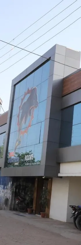 Hotel Dolphin Residency，位于Pātan的酒店