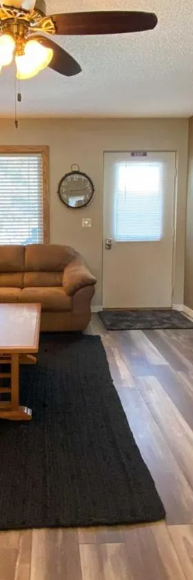 Sacajawea Suite 1 with Deck in Heart of Medora!，位于梅多拉的酒店