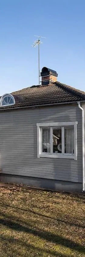 Trevligt hus med egen gård och fri Wifi, Emmaboda kommun, Lindås，位于Lindås的酒店