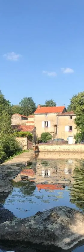 Moulin de Rochoux Gites - Puy du Fou，位于Saint-Clémentin的酒店