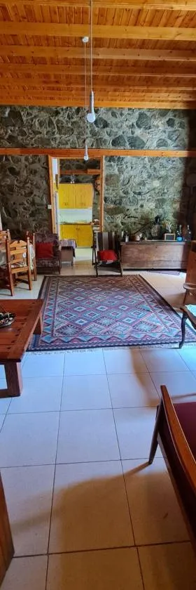 Elpiniki's Old House，位于卡洛帕尼亚伊奥蒂斯的酒店