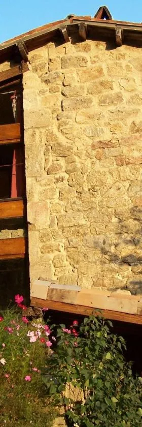 Gîte de Chapelèche Les Châtaigniers，位于Gluiras的酒店