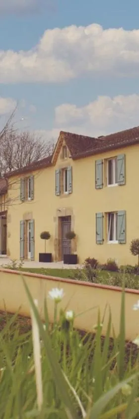 maison d'hôtes Le Courty，位于Blousson-Sérian的酒店