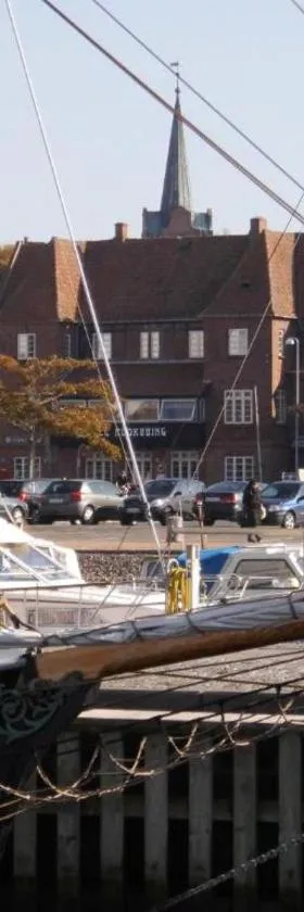 Det Gamle Hotel Rudkøbing，位于鲁德克丙的酒店