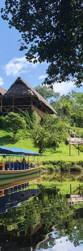 亚里纳环保山林小屋，位于Derna的酒店