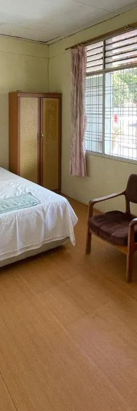 Valencia Homestay Redpartner，位于巴拉巴特的酒店
