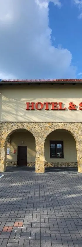 Na Kamieniu Hotel & Spa，位于Olesno的酒店